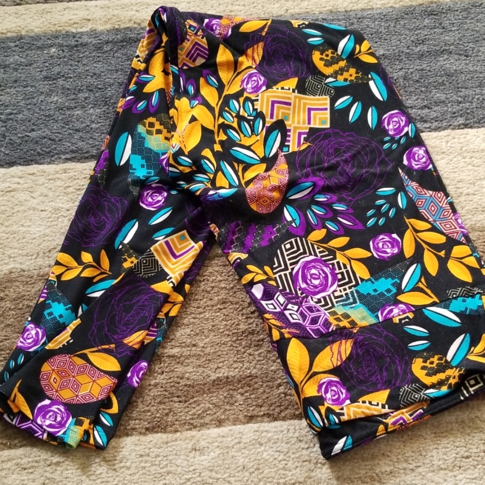 NWOT purple,gold,teal &black TC lularoe leggings